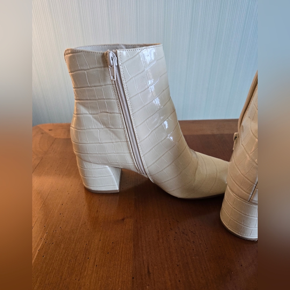 Chinese Laundry Croc Embossed Cream Ankle Booties | Block Heel | Size 7.5 (EU 38 - Picture 5 of 11